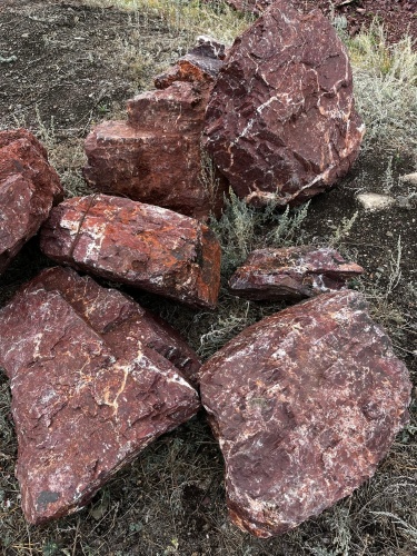 Ландшафтные глыбы красно-фиолетовые 200-1000 килограмм купить в Королёве