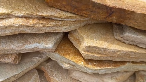 Плитняк златолит жёлтый золотистый для отмостки купить в Королёве