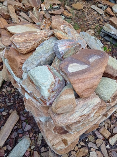 Златолит жёлтый, жёлто-зелёный глыбки и валуны для ланшафтного дизайна купить в Королёве