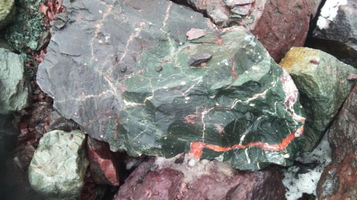 Гигантские зелёные валуны для ландшафтного дизайна весом более 5 тонн купить в Королёве