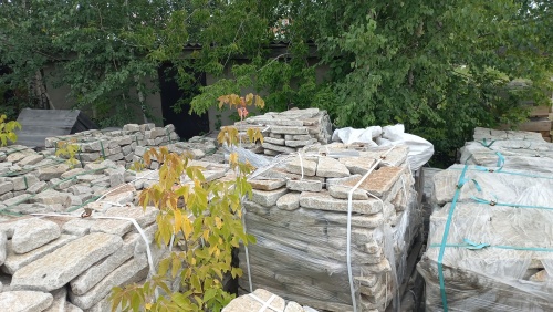 Плитняк галтованный гранитный для ландшафтного дизайна купить в Королёве