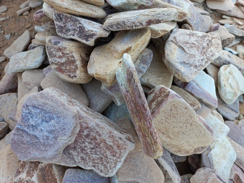 Златолит жёлтый, жёлто-зелёный глыбки и валуны для ланшафтного дизайна купить в Королёве