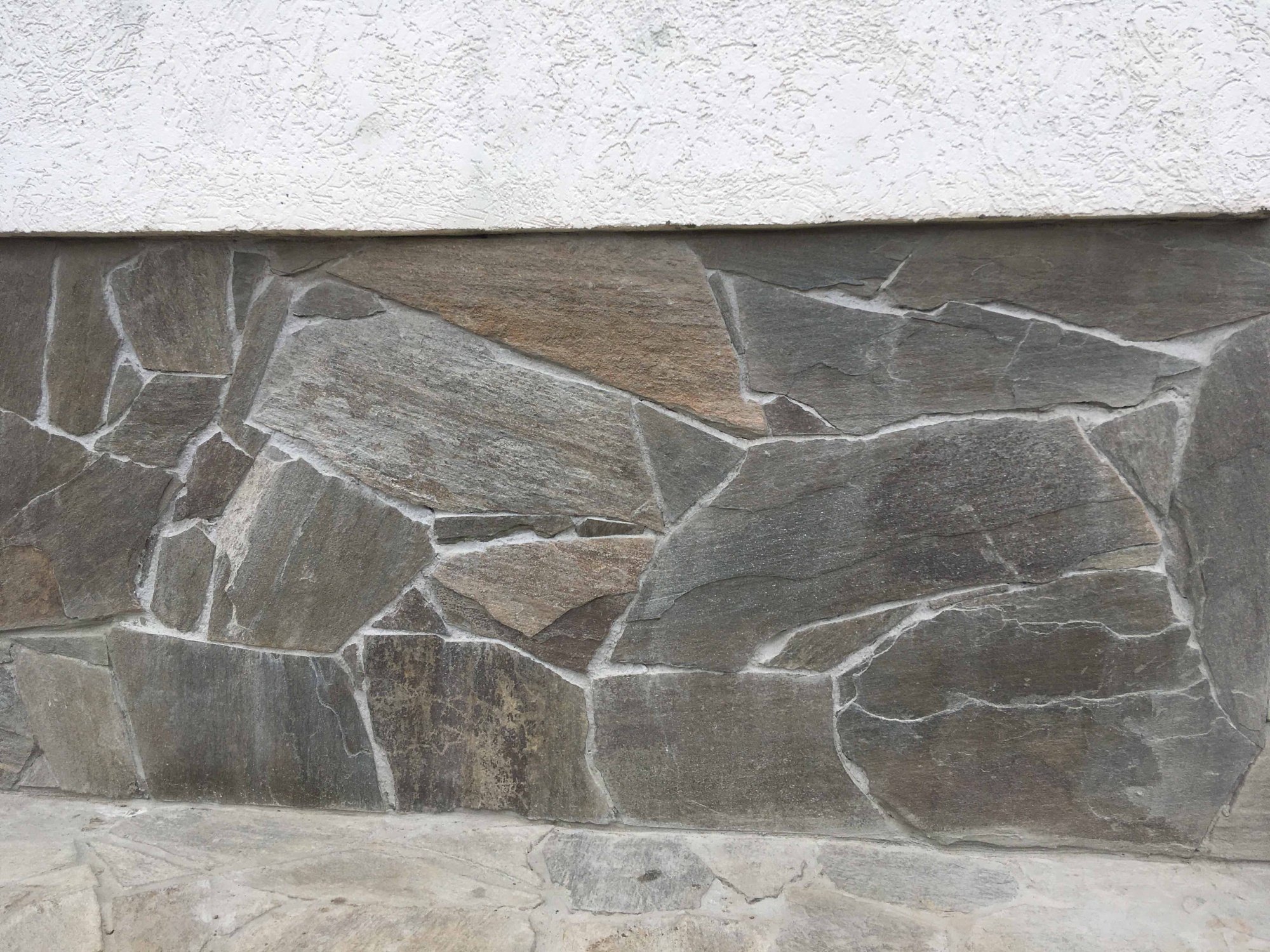 Плитняк златолит Уральский для цоколя, отмостки купить в Королёве