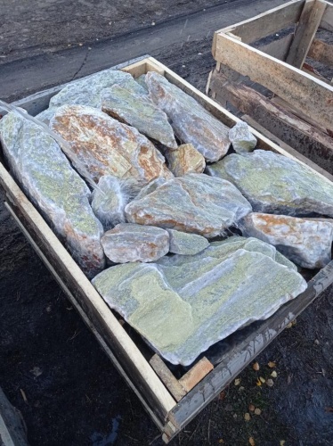 Златолит жёлтый, жёлто-зелёный глыбки и валуны для ланшафтного дизайна купить в Королёве