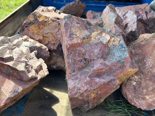 Ландшафтные глыбы красно-фиолетовые 200-1000 килограмм купить в Королёве