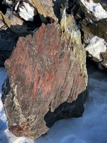 Ландшафтные глыбы красно-фиолетовые 200-1000 килограмм купить в Королёве