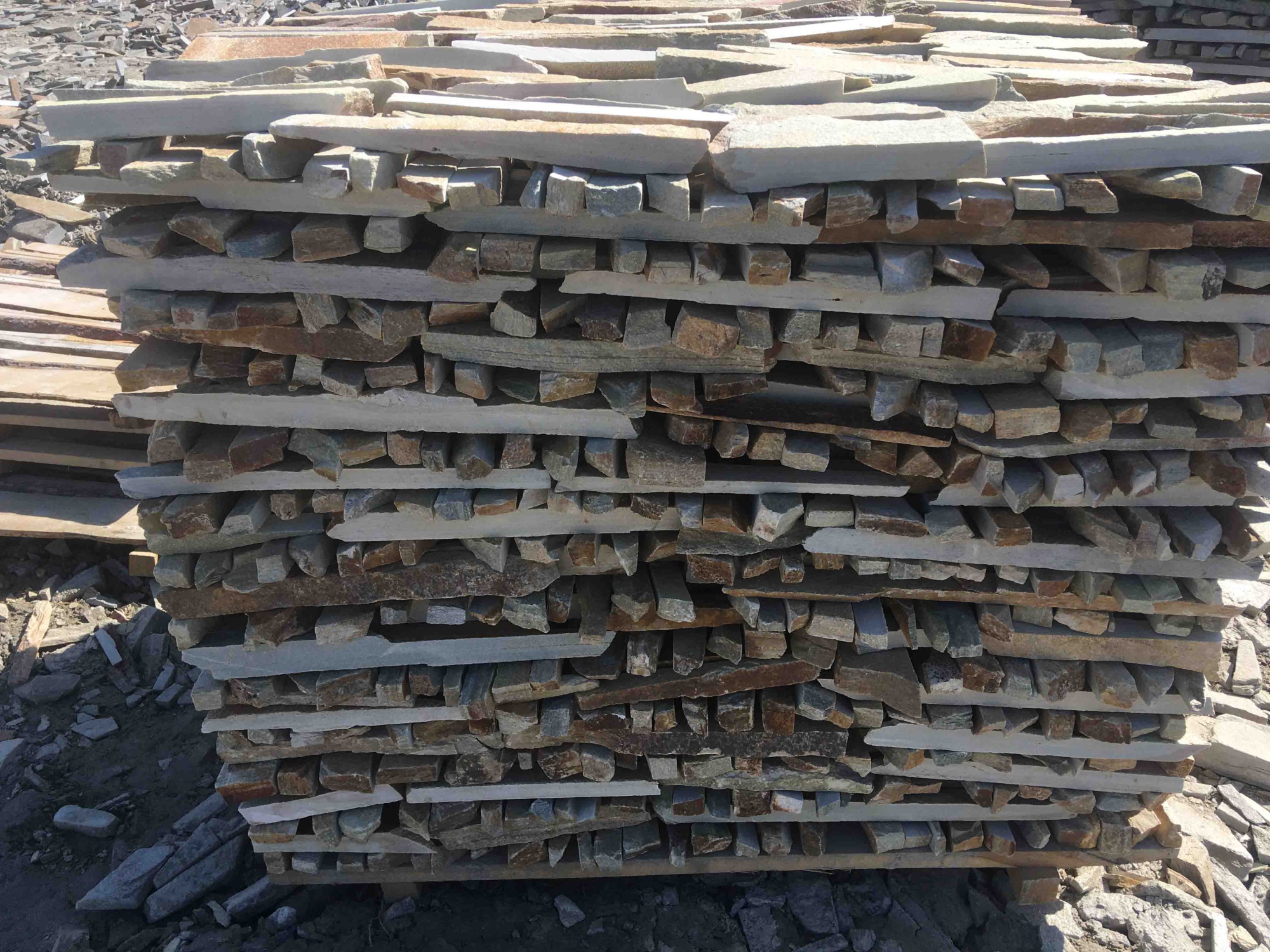 Горбушка златолит золотистый для облицовки купить в Королёве