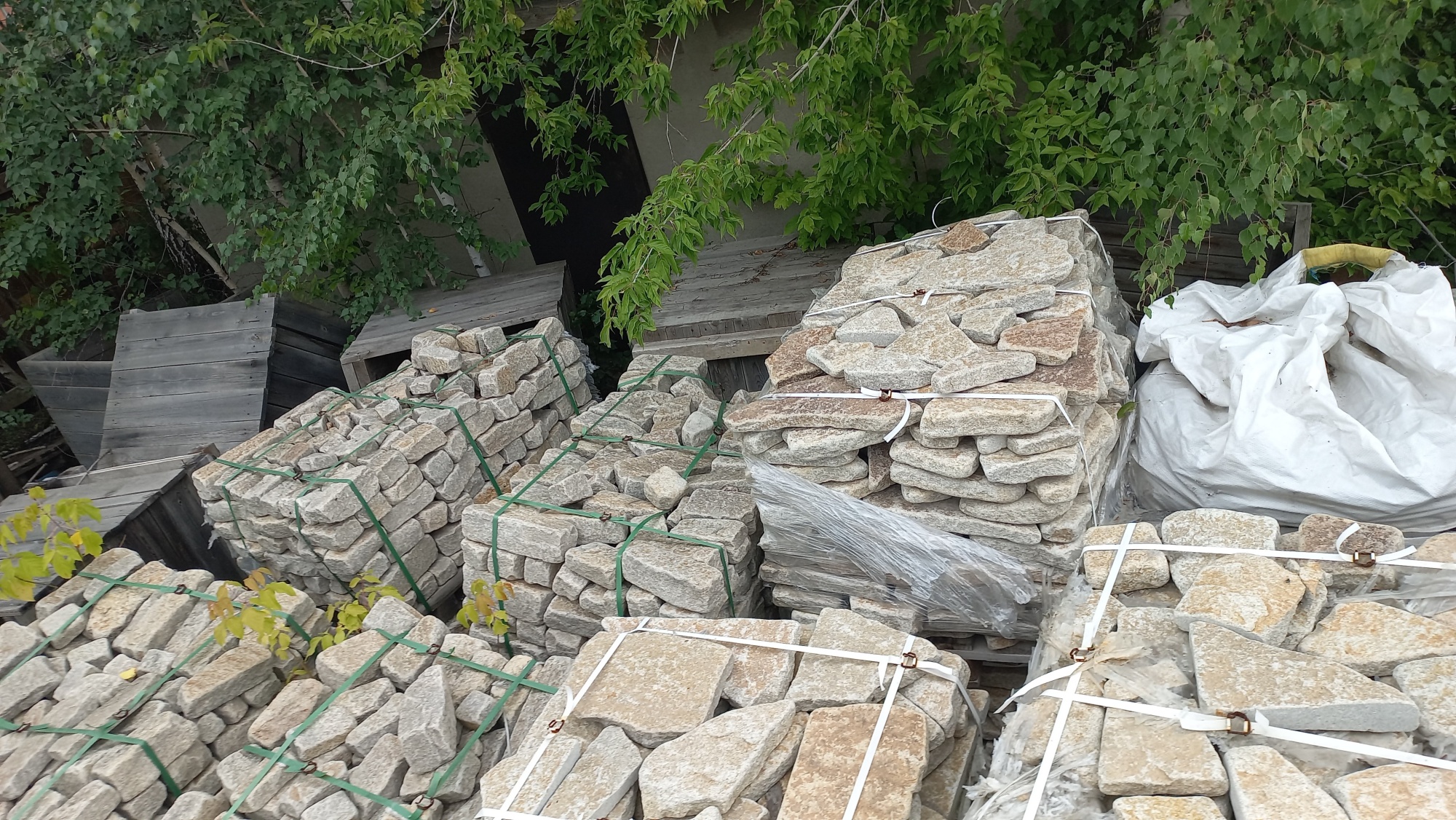 Плитняк гранитный галтованный купить в Королёве