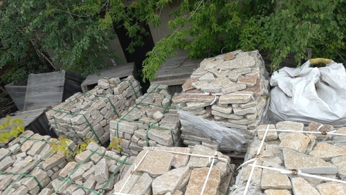 Плитняк гранитный галтованный купить в Королёве