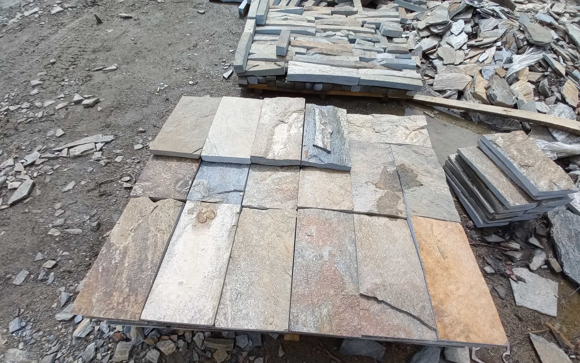 Плитка пилёная златолит Уральский для цоколя, отмостки купить в Королёве