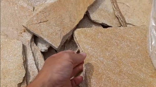 Плитняк златолит жёлтый золотистый для отмостки купить в Королёве