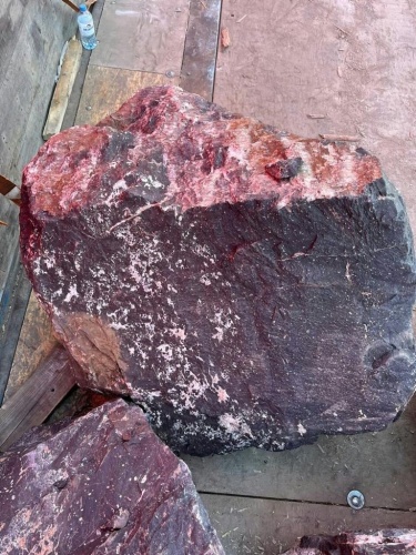 Камни для ландшафтного дизайна красно-фиолетовые 10-60 килограмм купить в Королёве