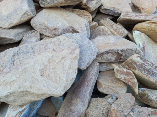 Златолит жёлтый, жёлто-зелёный глыбки и валуны для ланшафтного дизайна купить в Королёве