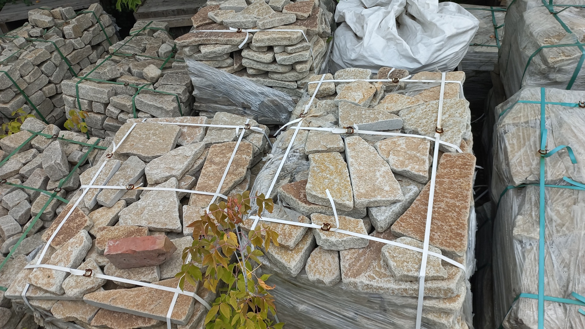 Плитняк гранитный галтованный купить в Королёве