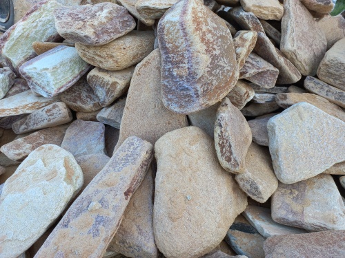 Златолит жёлтый, жёлто-зелёный глыбки и валуны для ланшафтного дизайна купить в Королёве