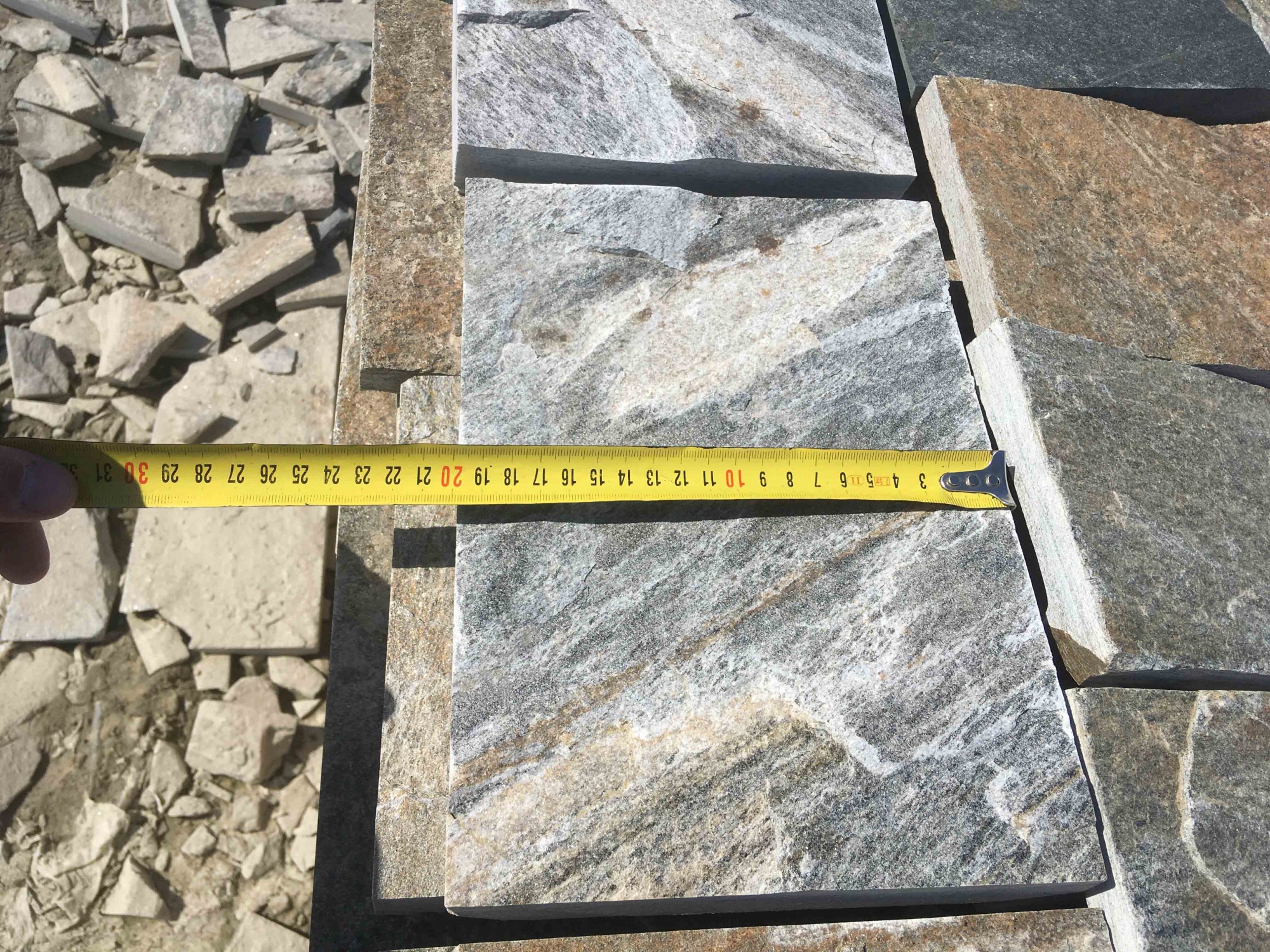 Плитка пилёная златолит Уральский для цоколя, отмостки купить в Королёве